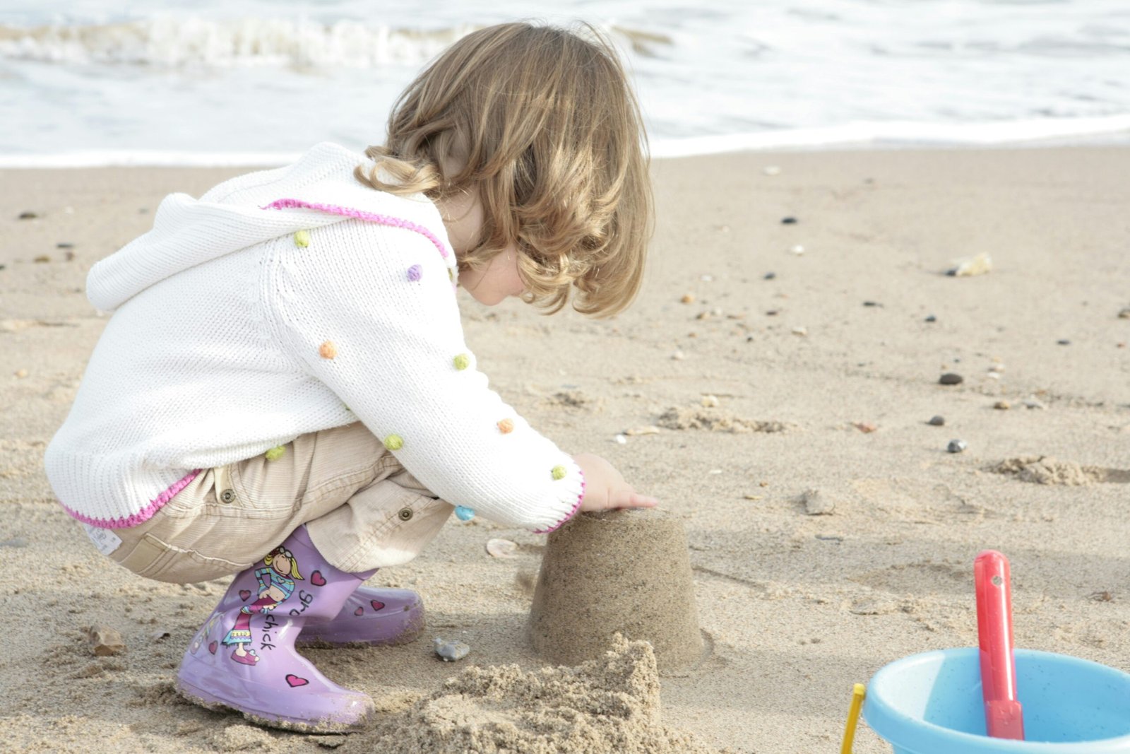 Mastering the Art of Sandcastle Building: A Comprehensive Guide to Materials and Techniques